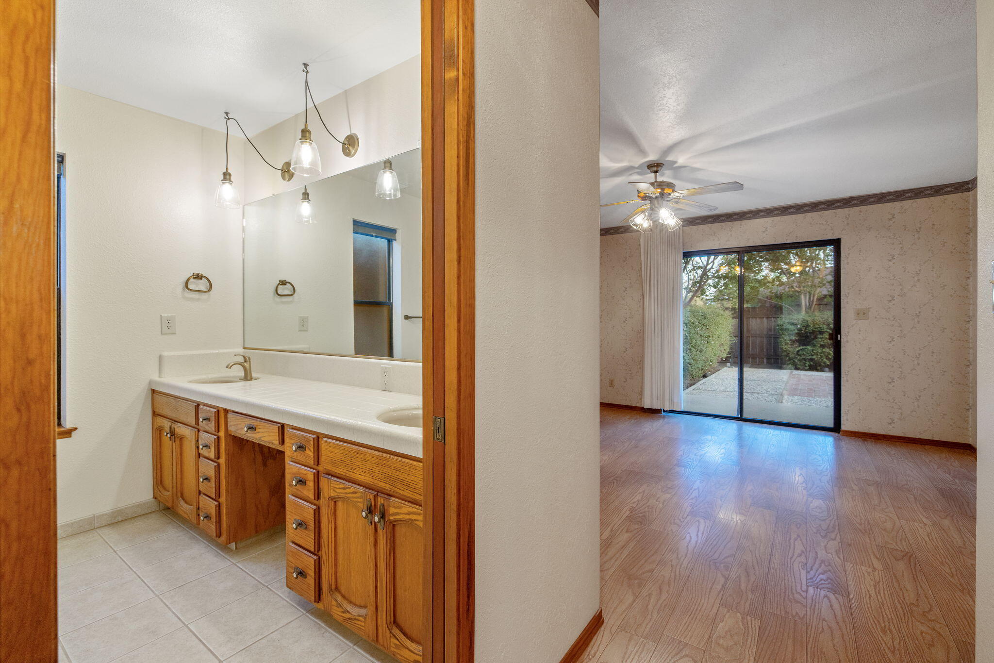 475 E Mercedes Ave, Tulare, CA 93274