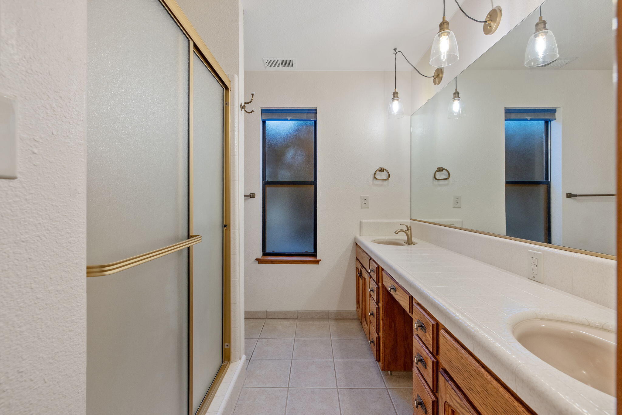 475 E Mercedes Ave, Tulare, CA 93274