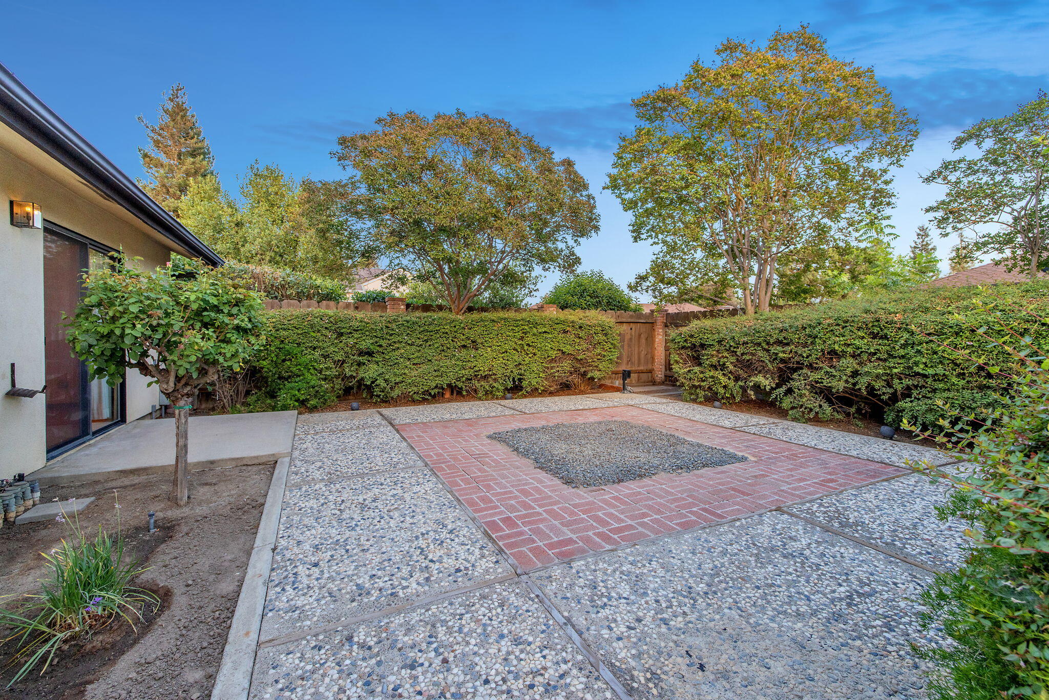 475 E Mercedes Ave, Tulare, CA 93274