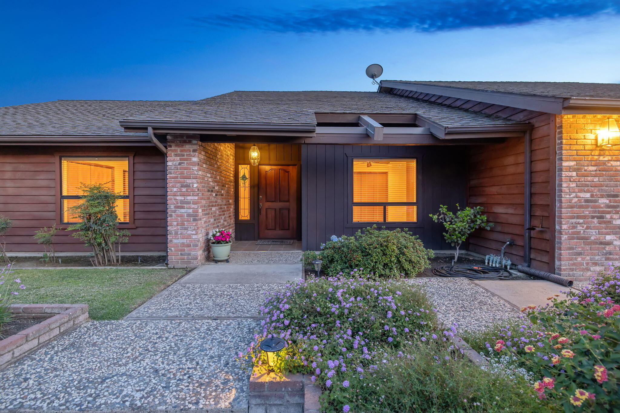 475 E Mercedes Ave, Tulare, CA 93274