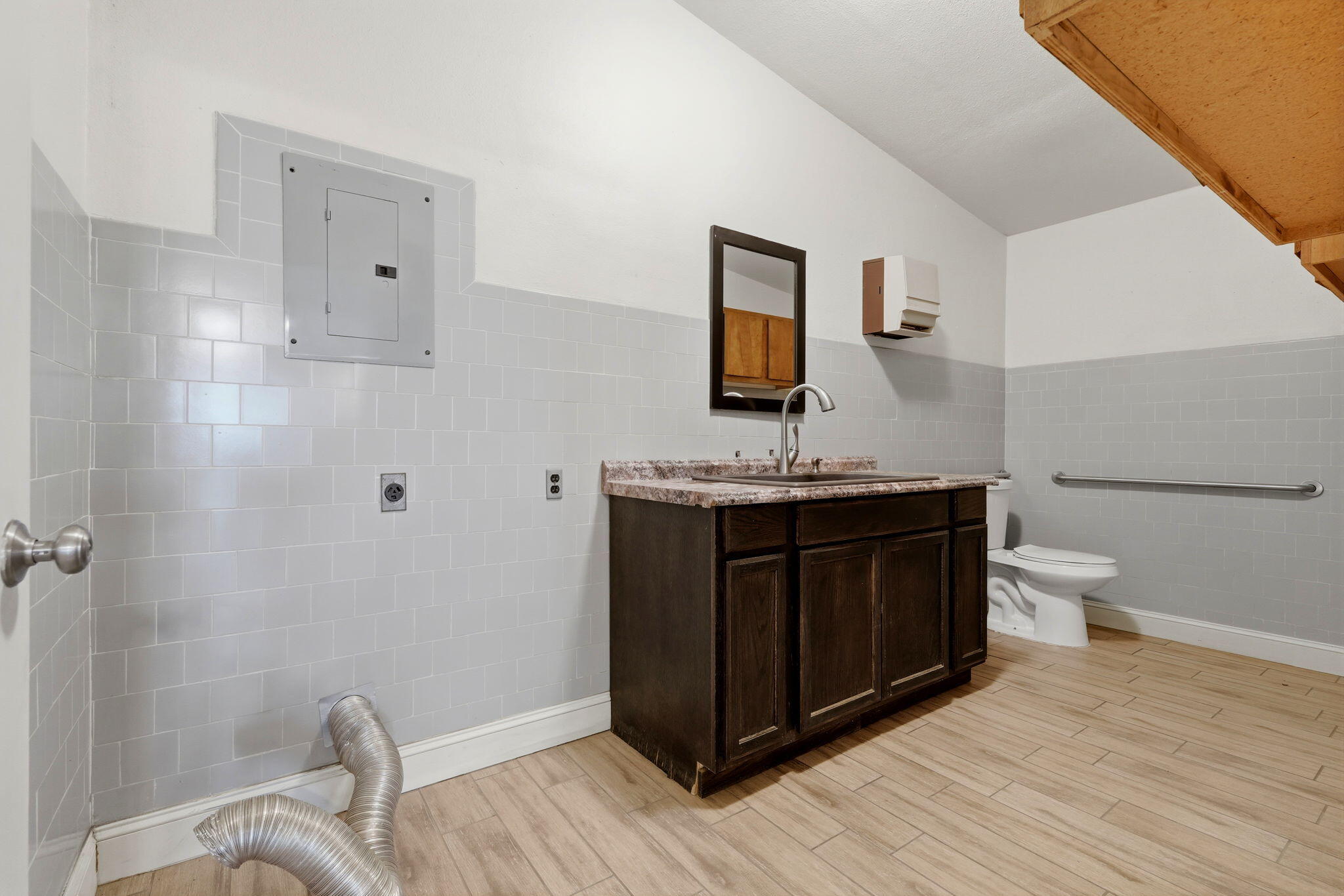 654 E Terra Bella Ave, Pixley, CA 93256