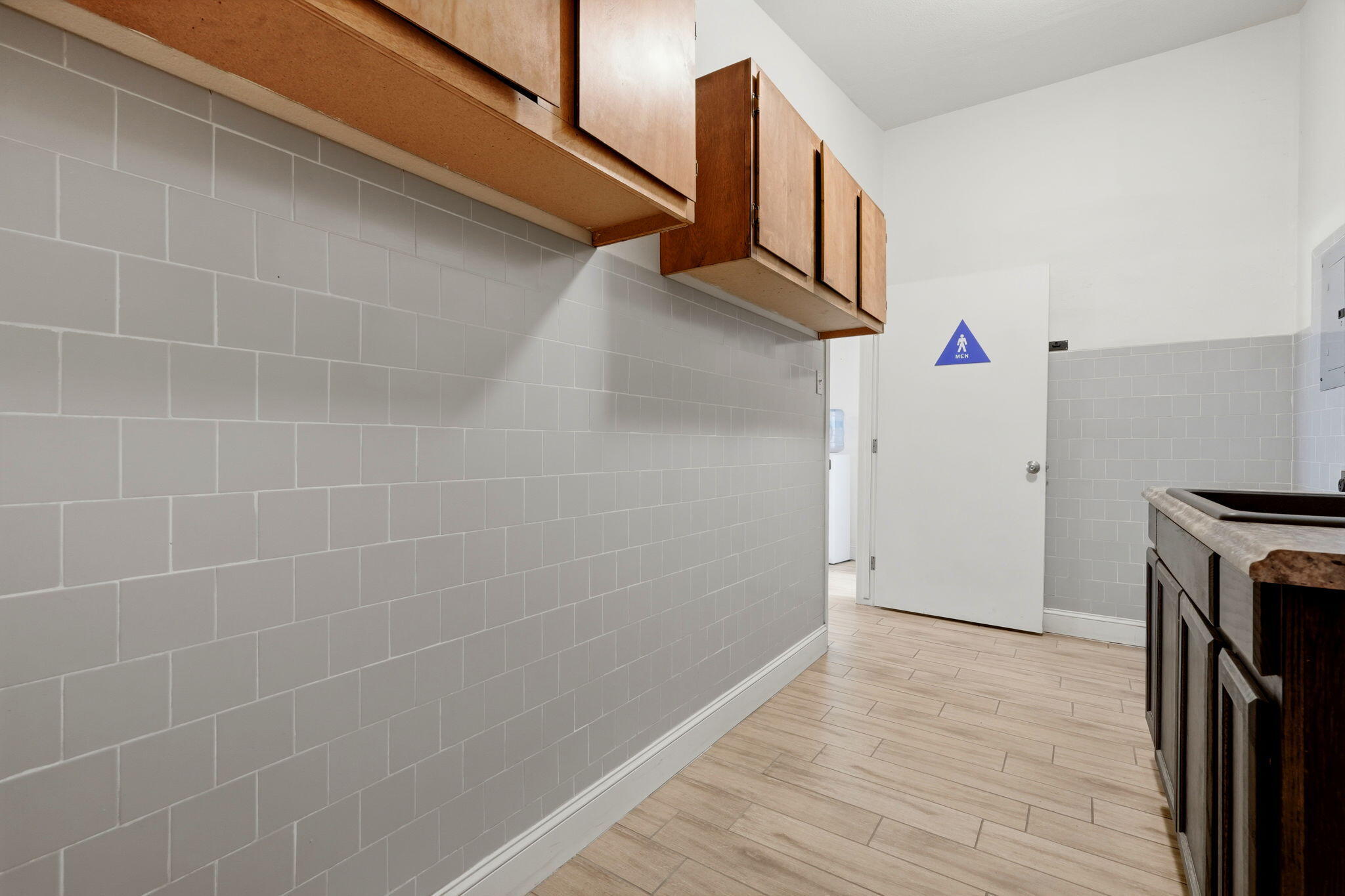 654 E Terra Bella Ave, Pixley, CA 93256