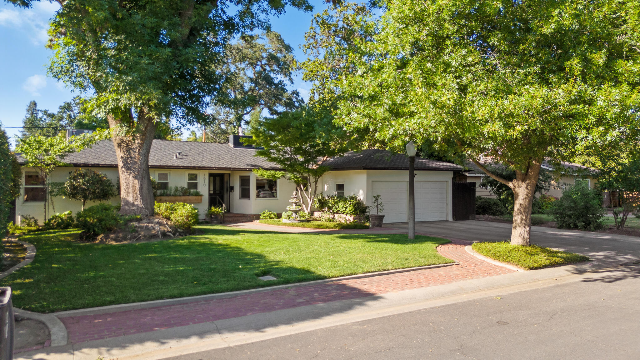 1610 W Meadow Ave, Visalia, CA 93277