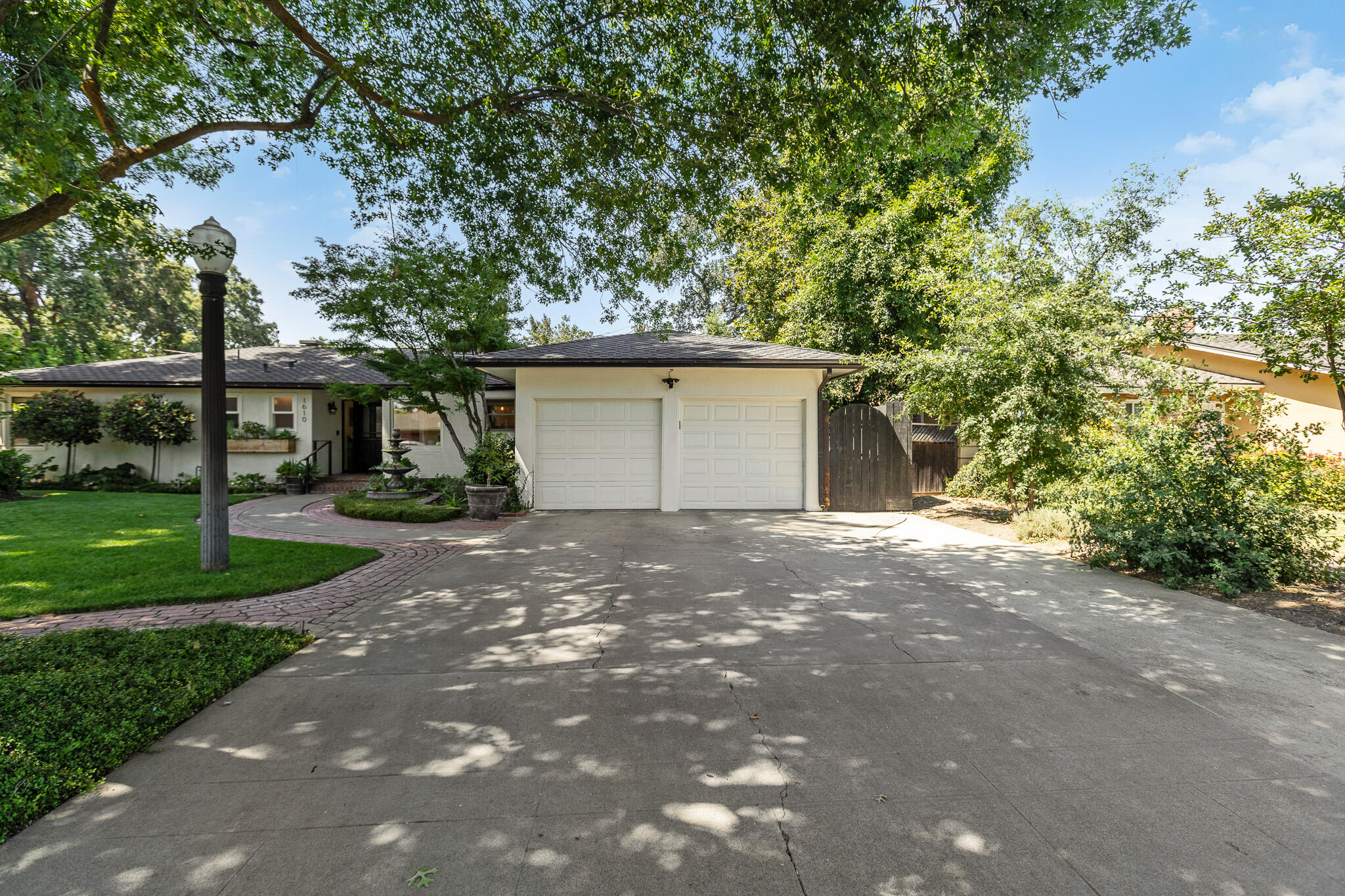 1610 W Meadow Ave, Visalia, CA 93277