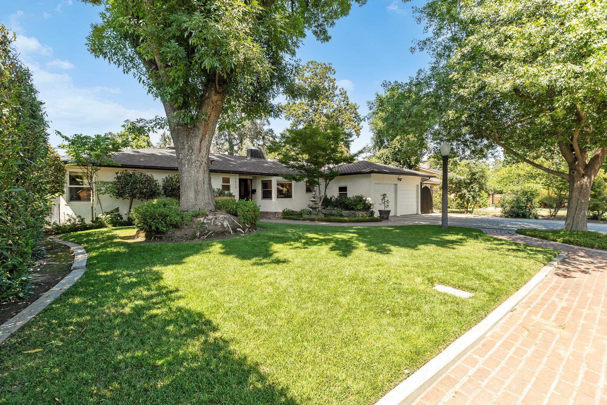 1610 W Meadow Ave, Visalia, CA 93277