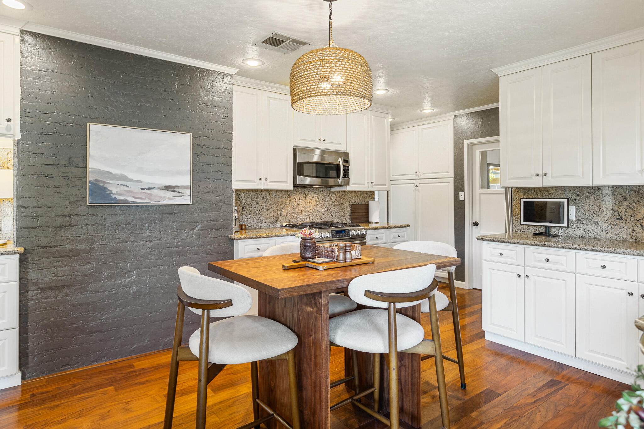 1610 W Meadow Ave, Visalia, CA 93277