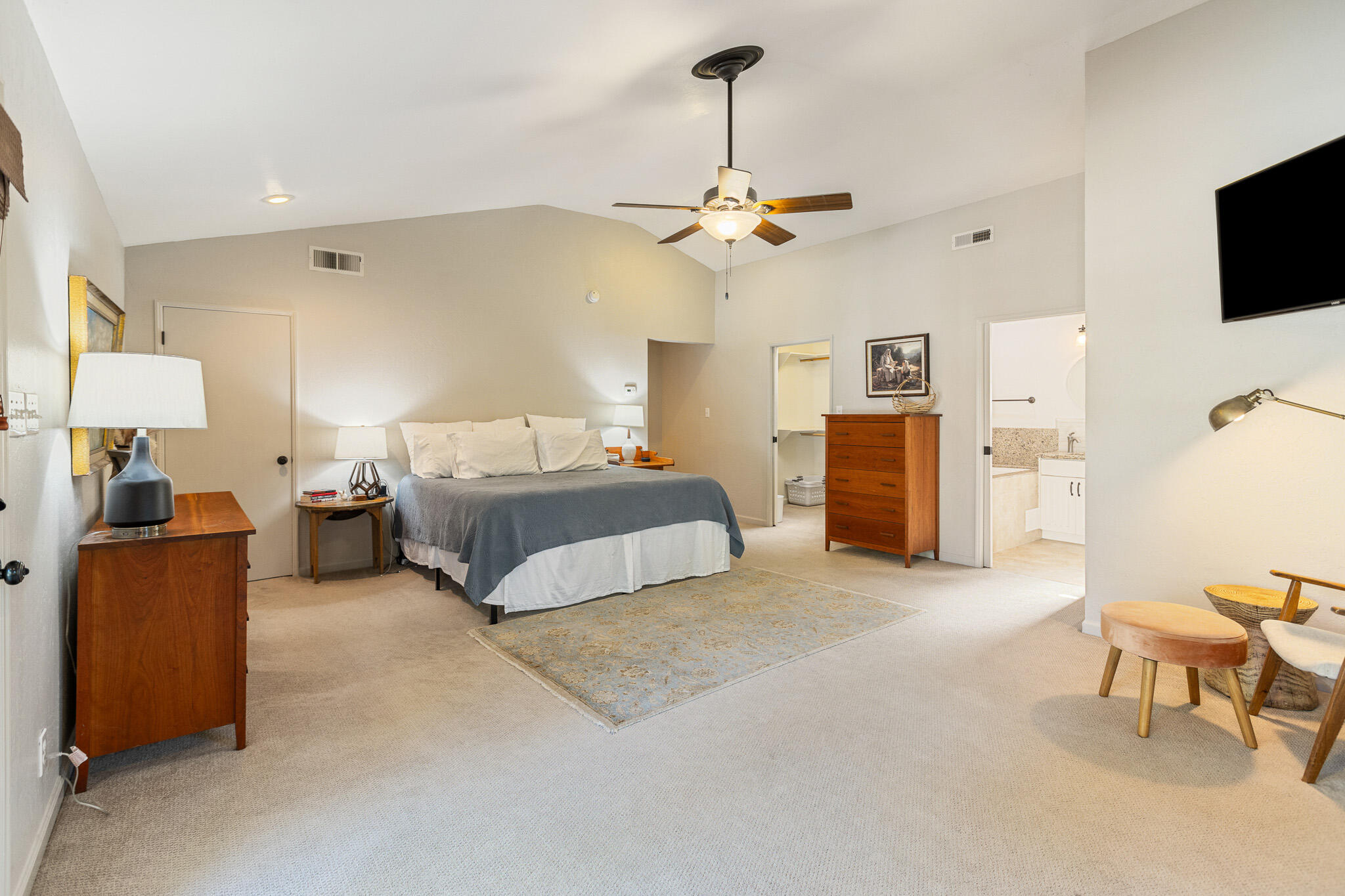 1610 W Meadow Ave, Visalia, CA 93277