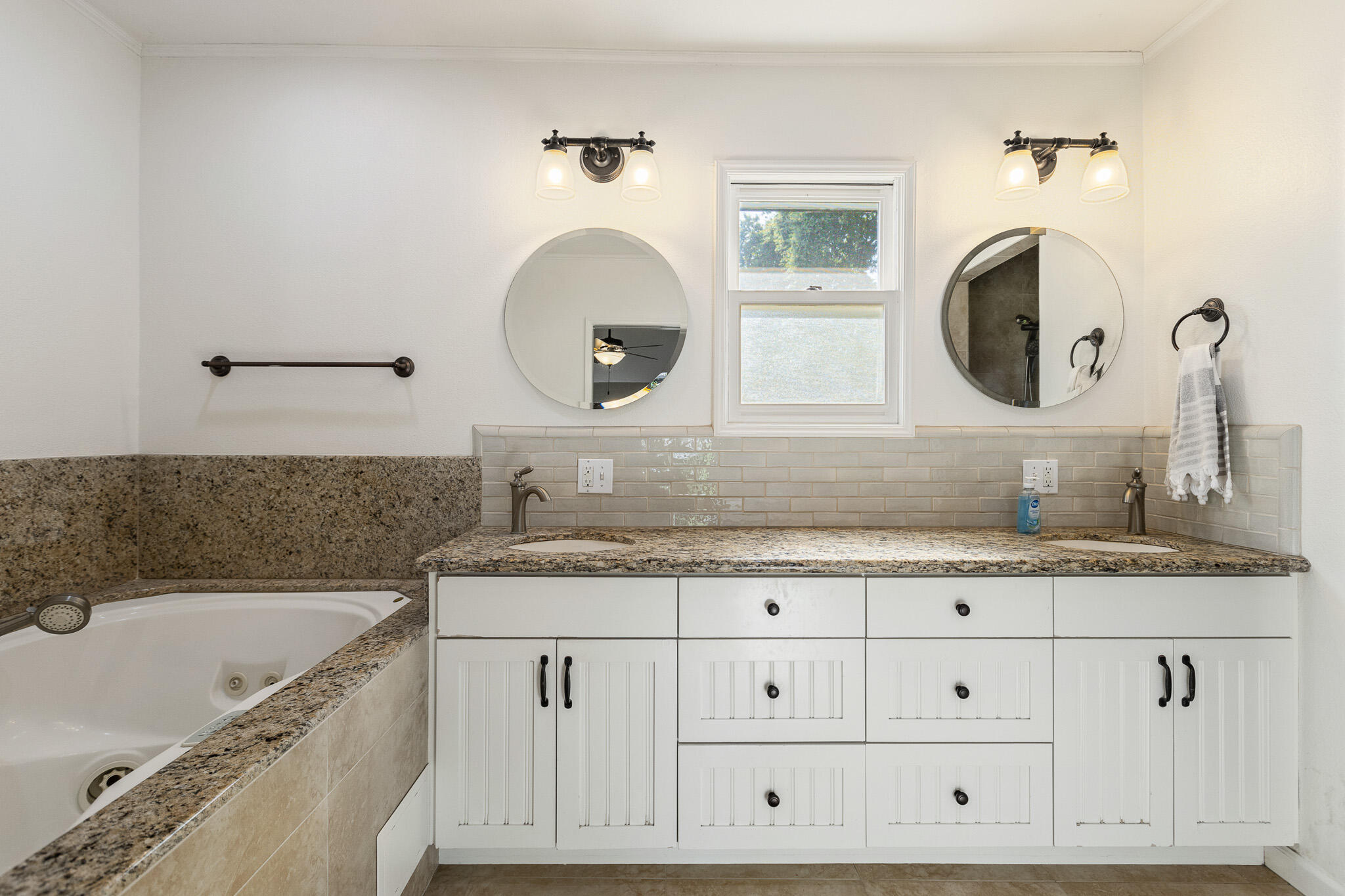 1610 W Meadow Ave, Visalia, CA 93277