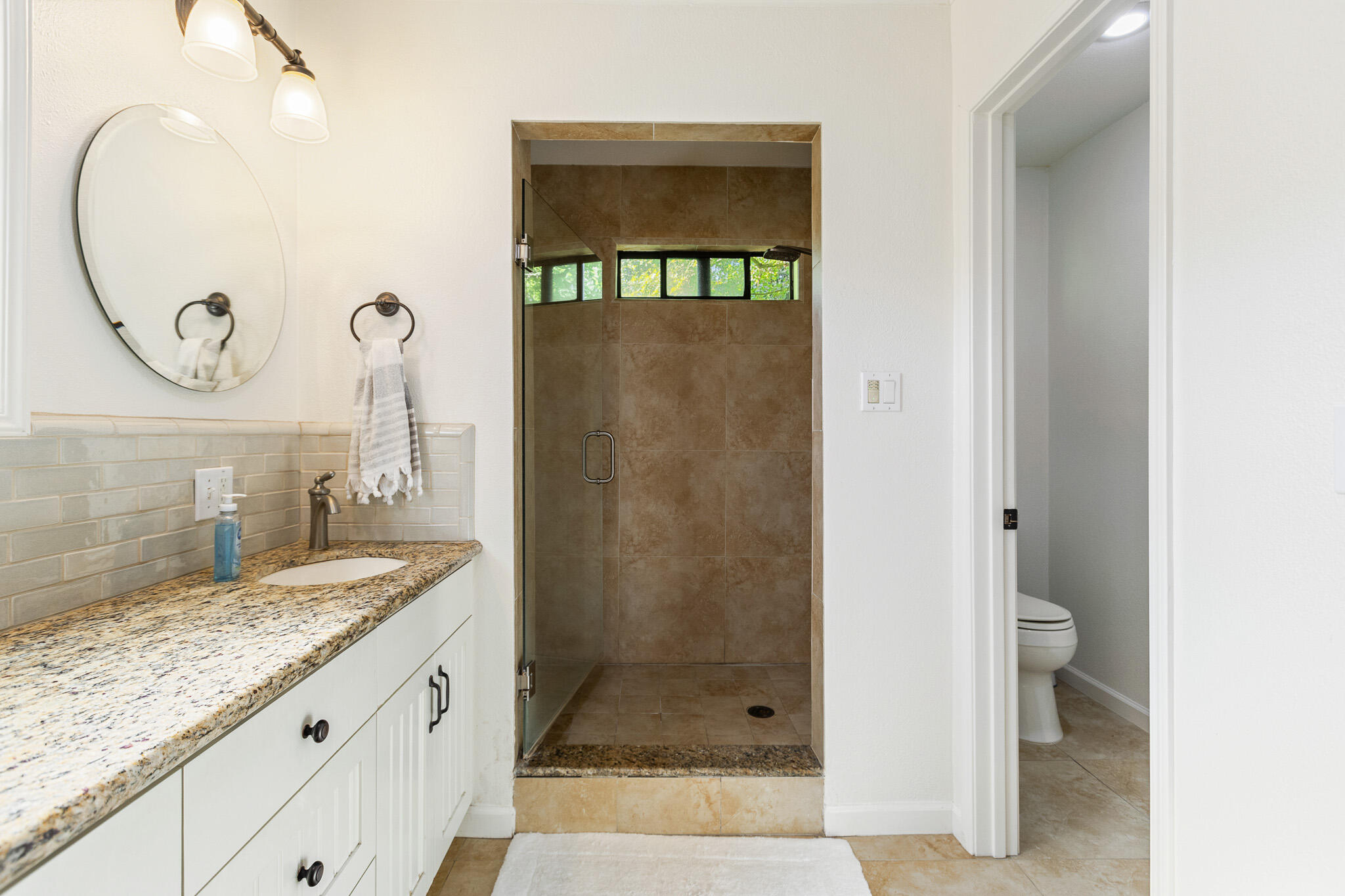 1610 W Meadow Ave, Visalia, CA 93277