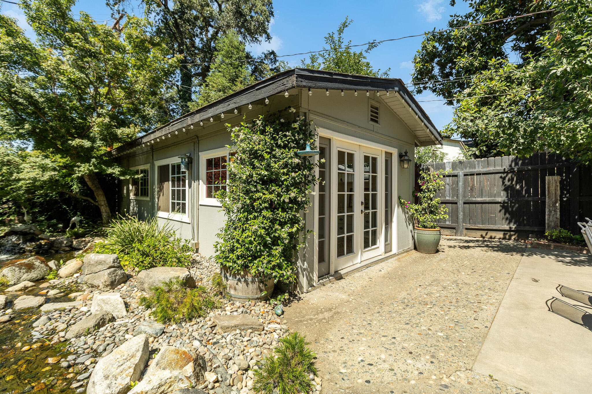 1610 W Meadow Ave, Visalia, CA 93277