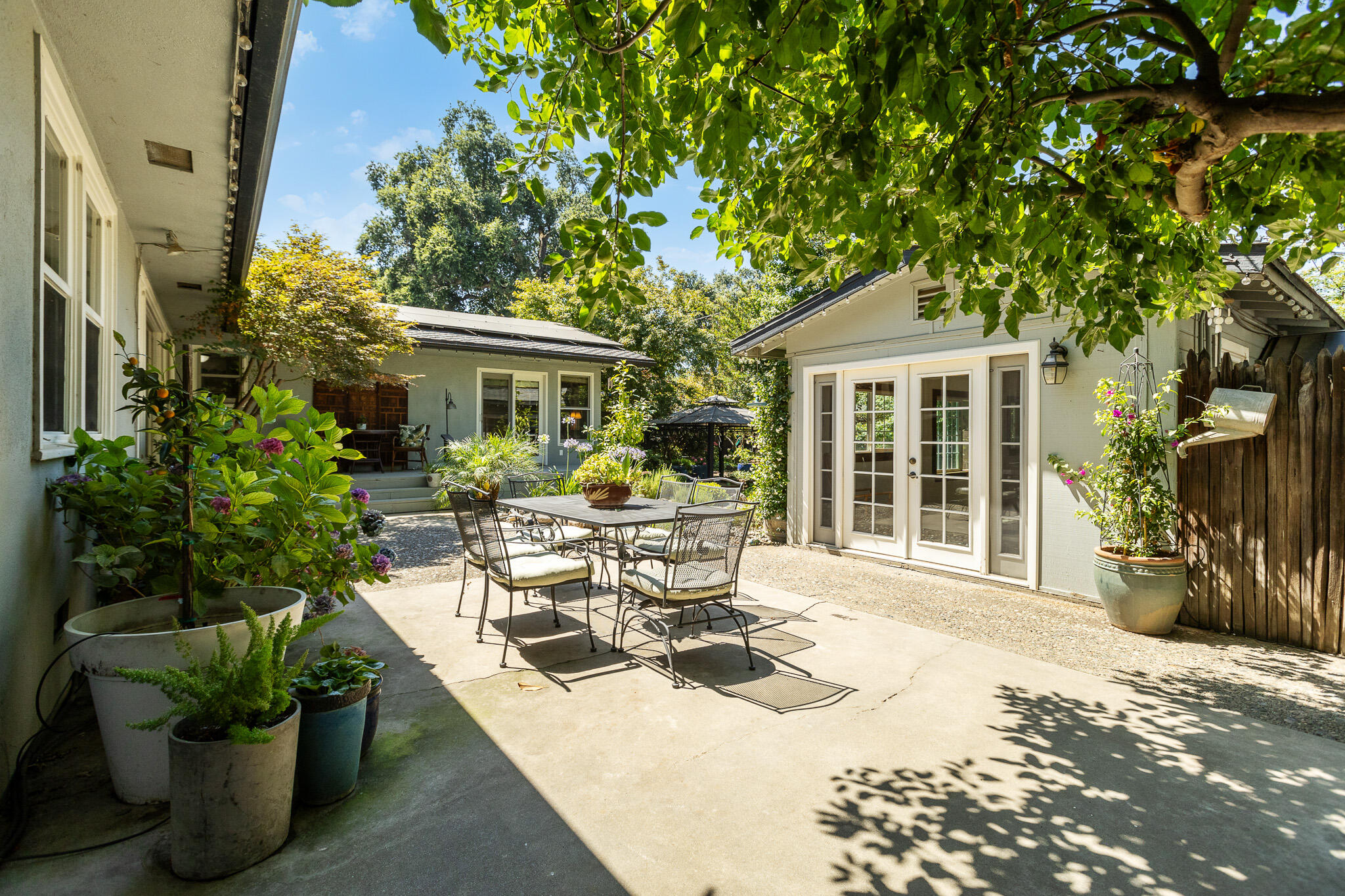 1610 W Meadow Ave, Visalia, CA 93277