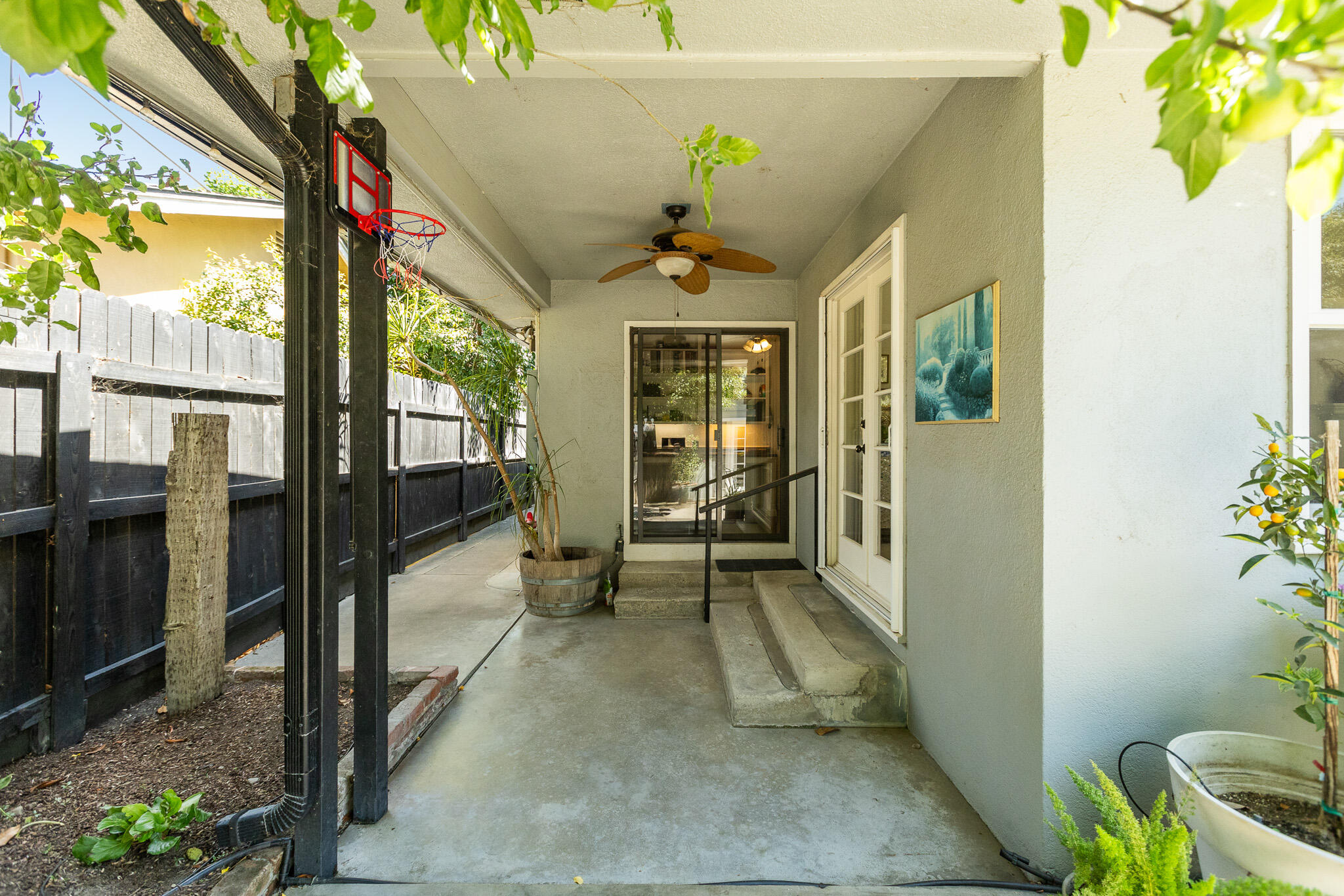 1610 W Meadow Ave, Visalia, CA 93277