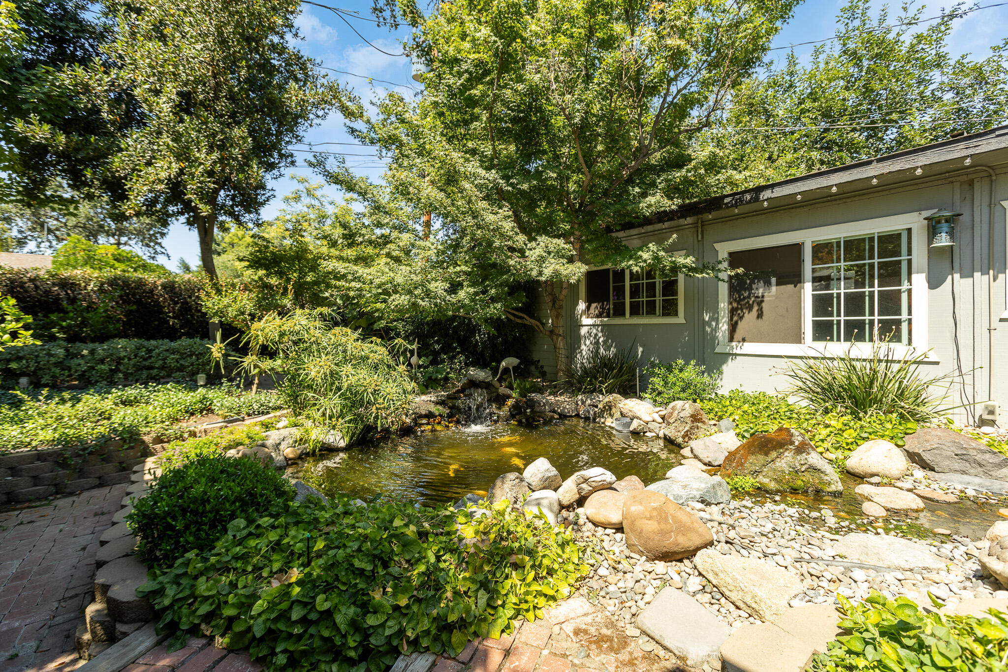 1610 W Meadow Ave, Visalia, CA 93277