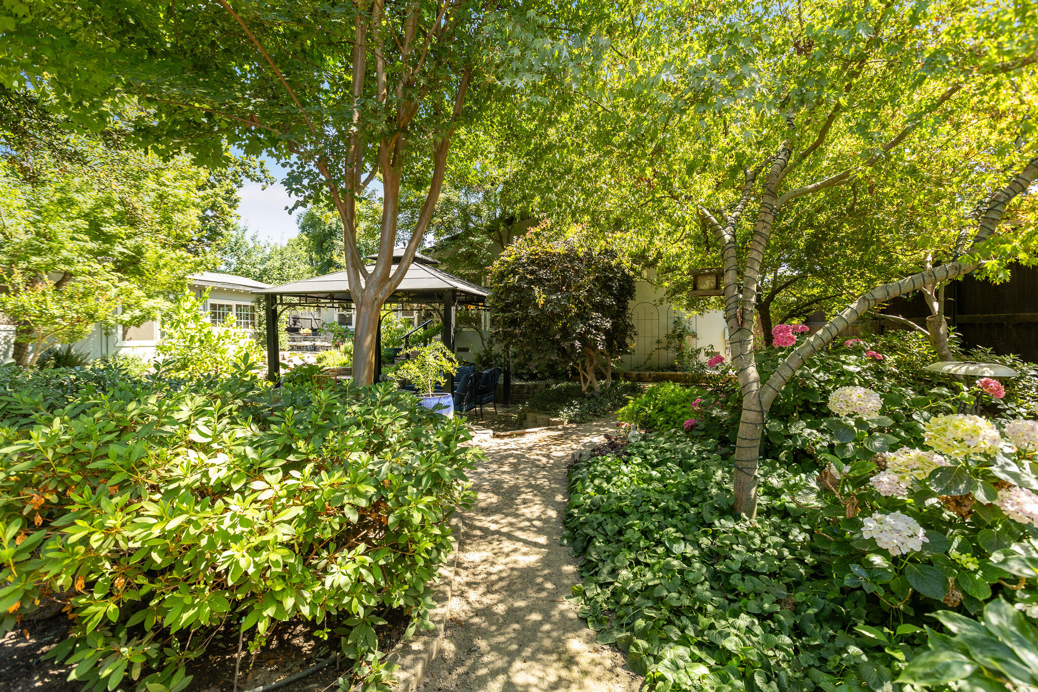 1610 W Meadow Ave, Visalia, CA 93277
