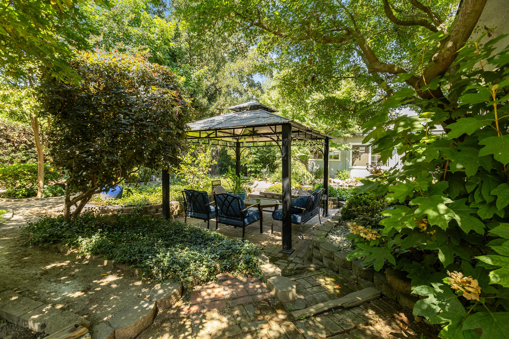 1610 W Meadow Ave, Visalia, CA 93277