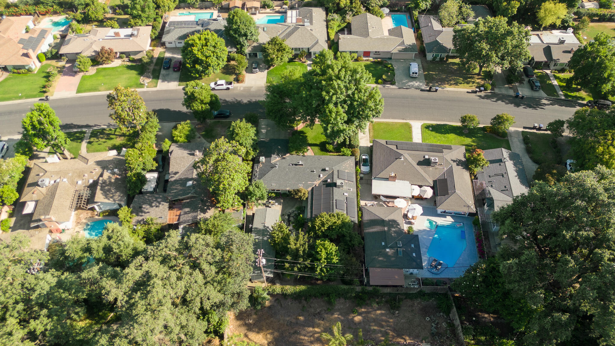 1610 W Meadow Ave, Visalia, CA 93277