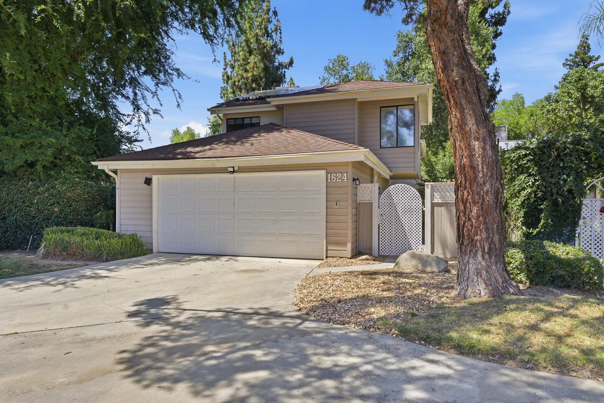 1624 E Castleview Dr, Visalia, CA 93292