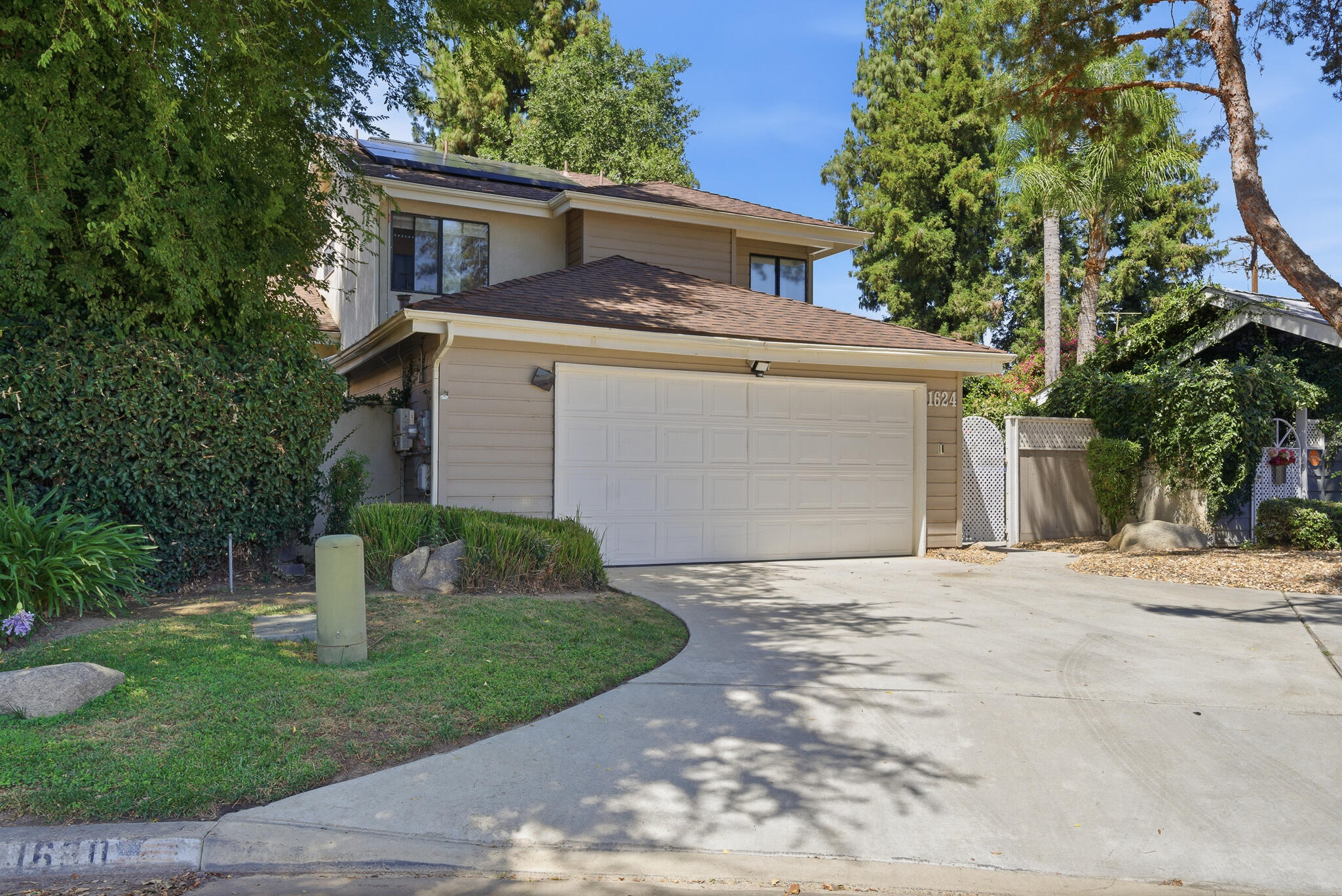 1624 E Castleview Dr, Visalia, CA 93292