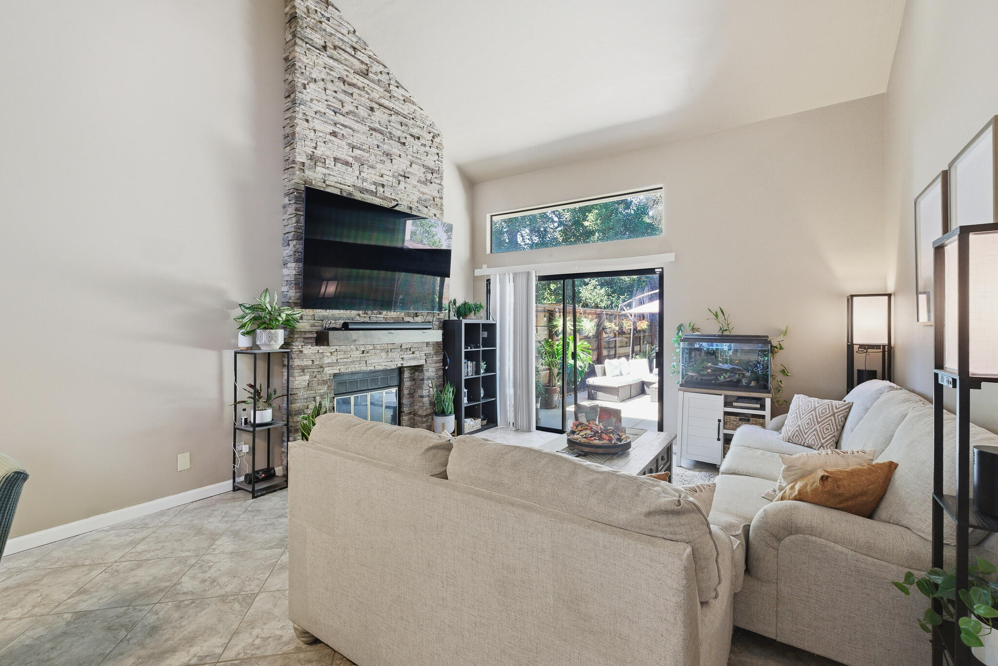 1624 E Castleview Dr, Visalia, CA 93292