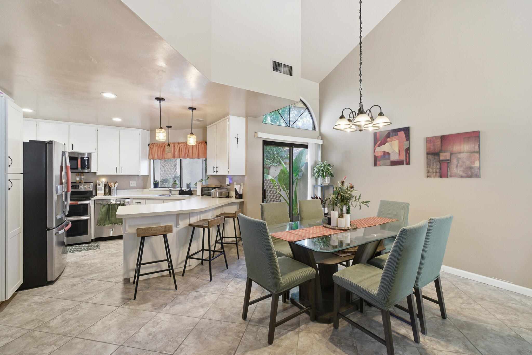 1624 E Castleview Dr, Visalia, CA 93292