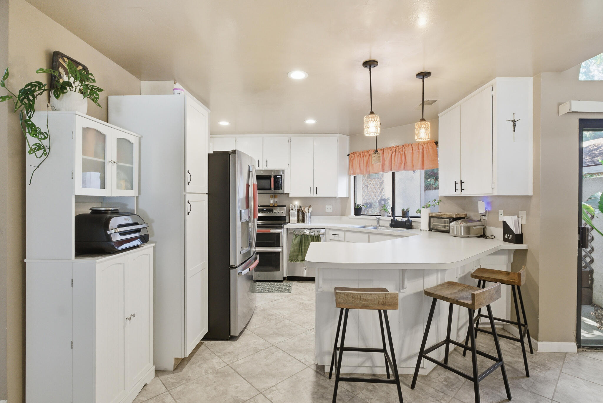 1624 E Castleview Dr, Visalia, CA 93292