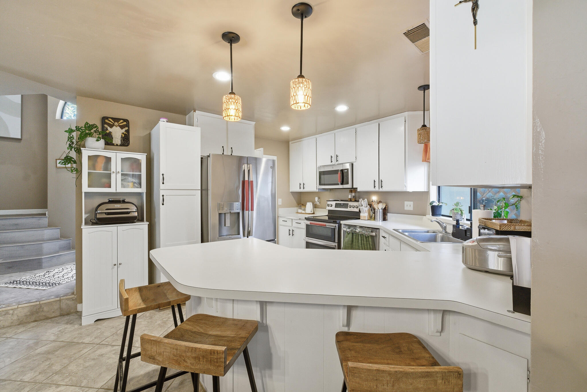 1624 E Castleview Dr, Visalia, CA 93292