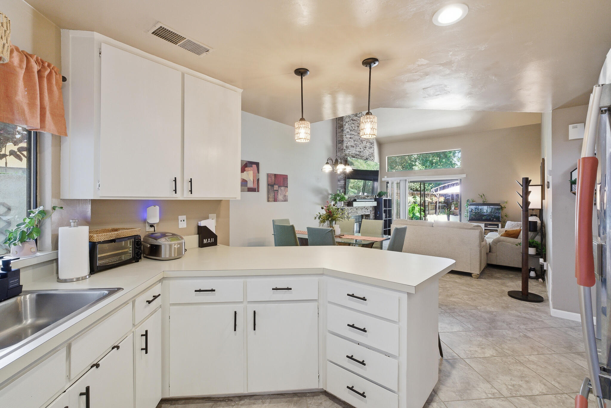 1624 E Castleview Dr, Visalia, CA 93292