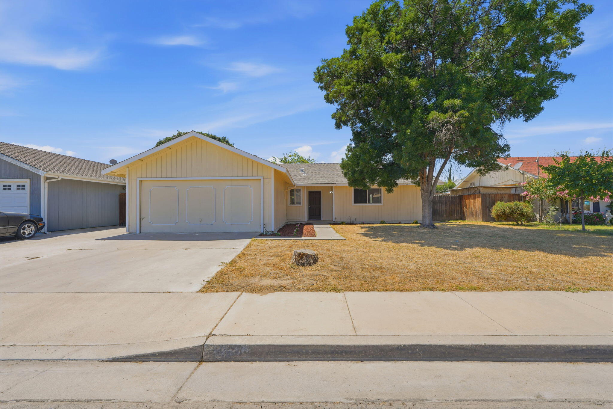 1061 Greenfield Dr, Porterville, CA 93257