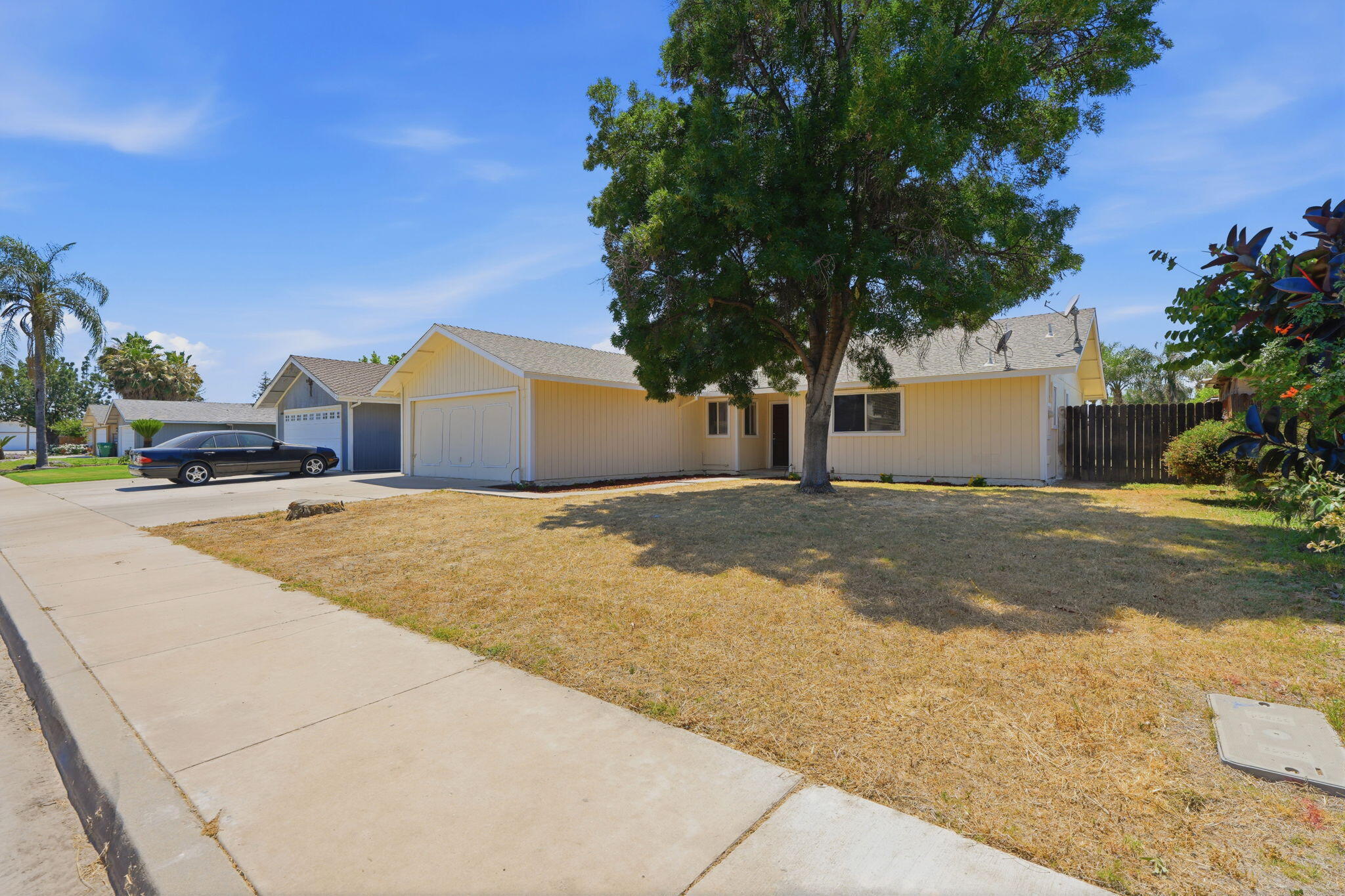 1061 Greenfield Dr, Porterville, CA 93257