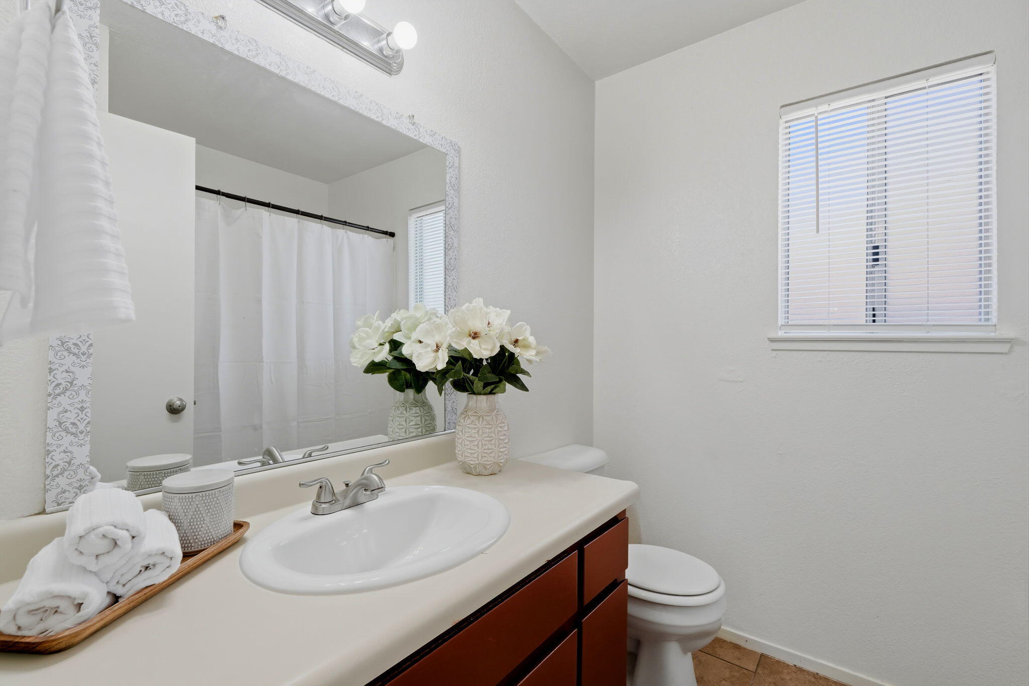 1061 Greenfield Dr, Porterville, CA 93257