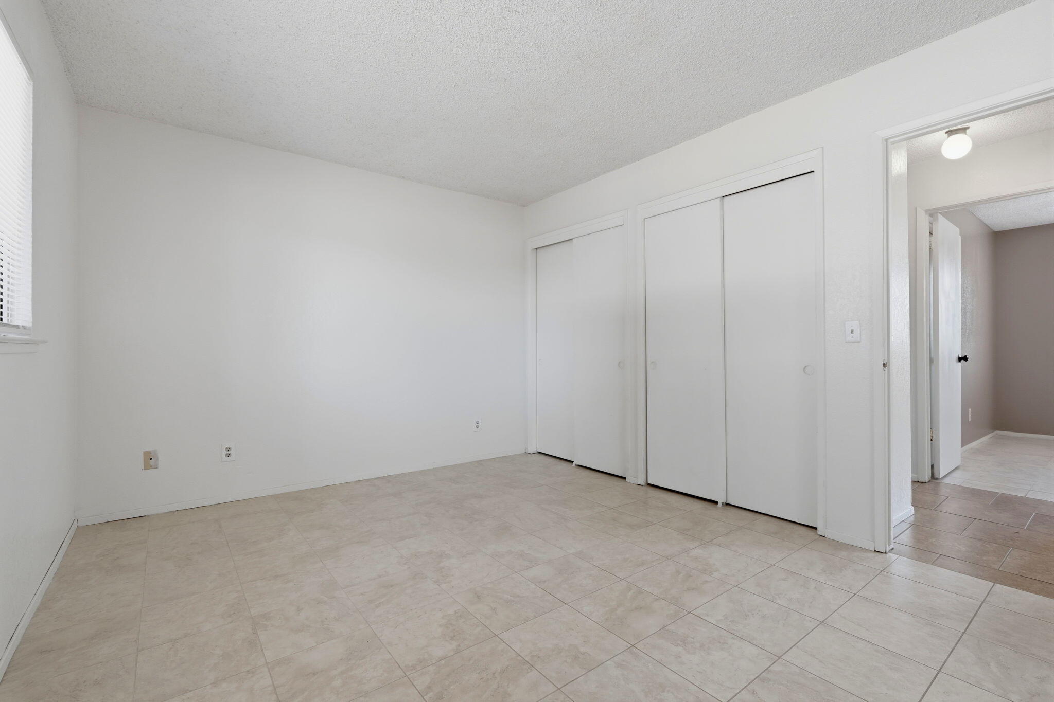 1061 Greenfield Dr, Porterville, CA 93257