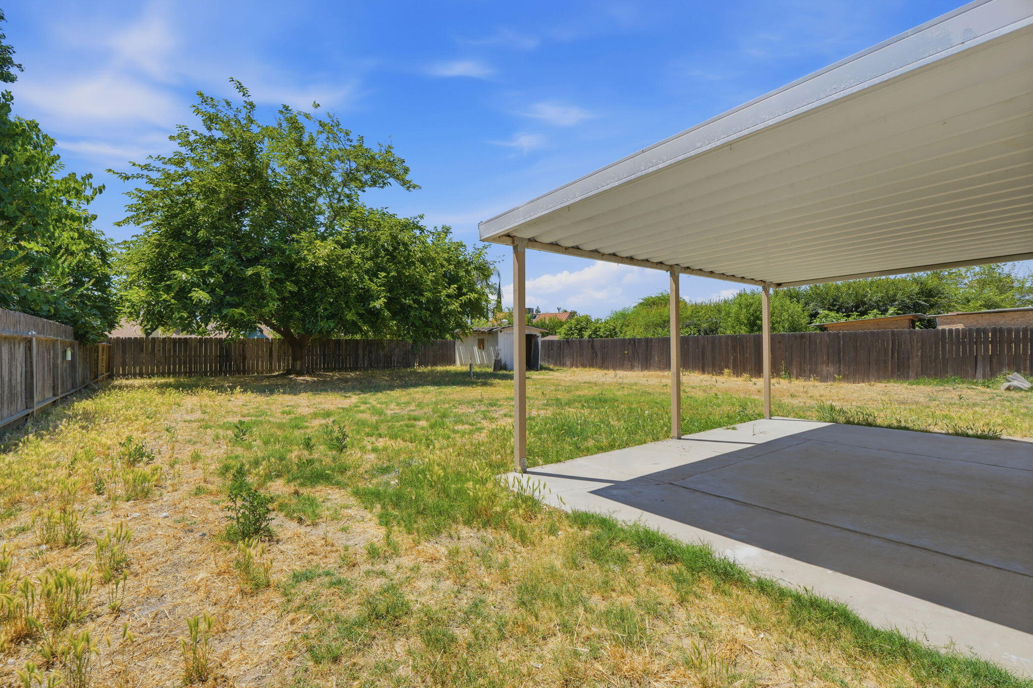 1061 Greenfield Dr, Porterville, CA 93257