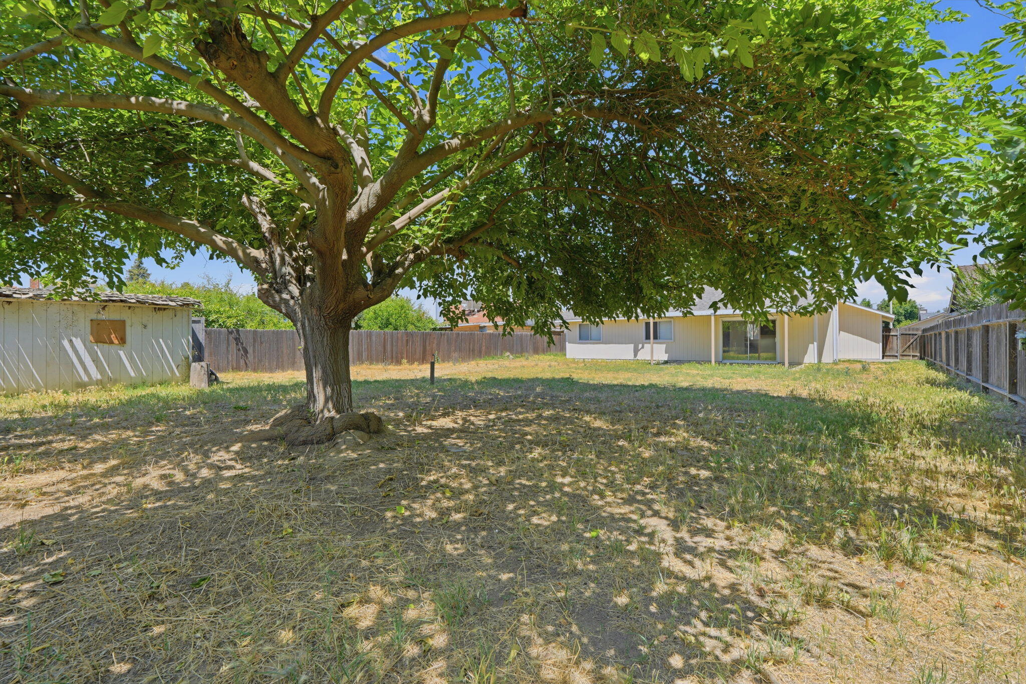 1061 Greenfield Dr, Porterville, CA 93257