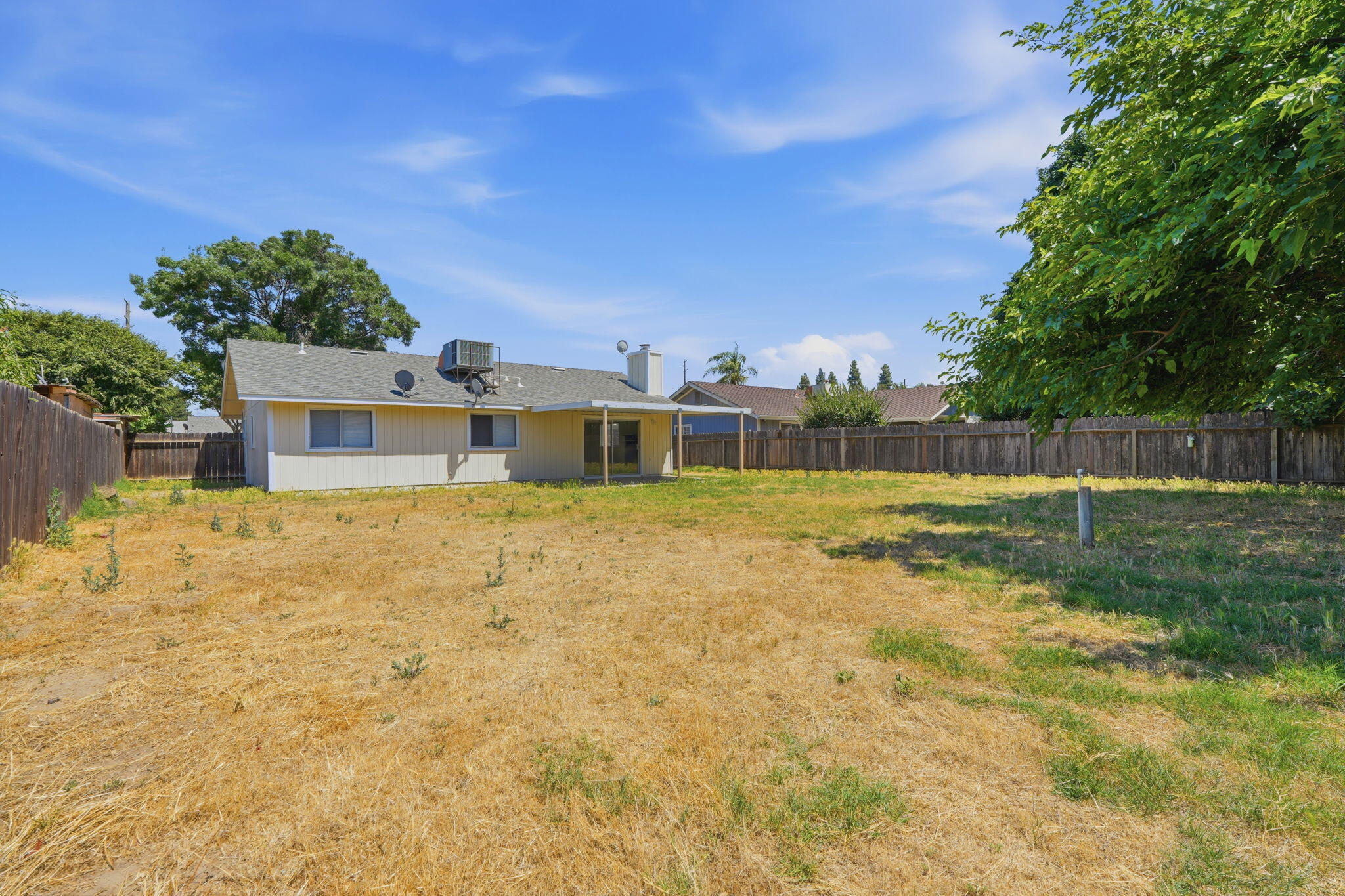 1061 Greenfield Dr, Porterville, CA 93257