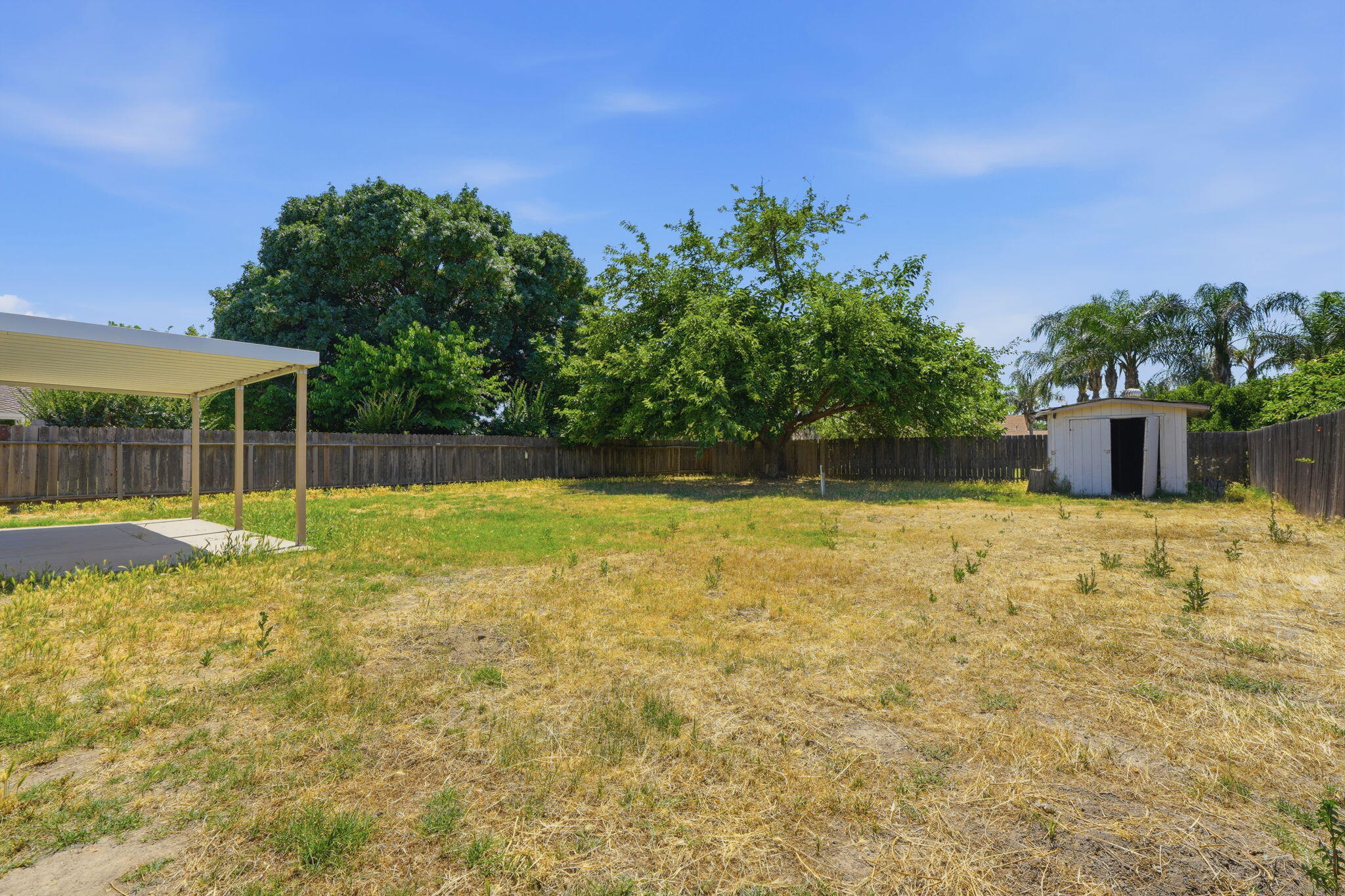 1061 Greenfield Dr, Porterville, CA 93257
