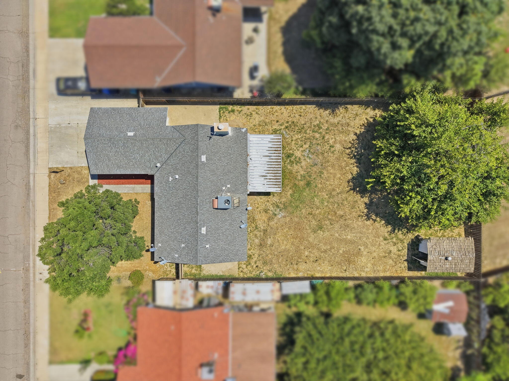 1061 Greenfield Dr, Porterville, CA 93257