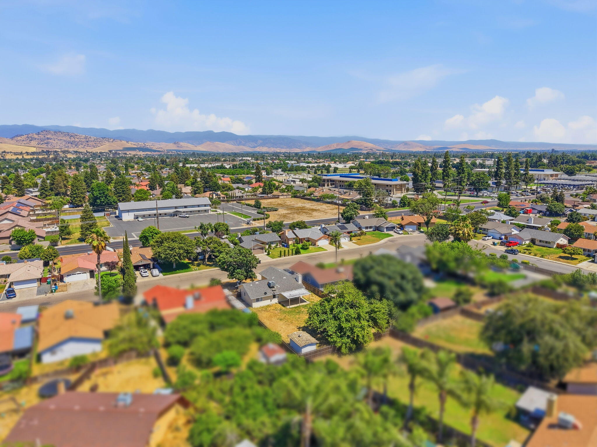 1061 Greenfield Dr, Porterville, CA 93257
