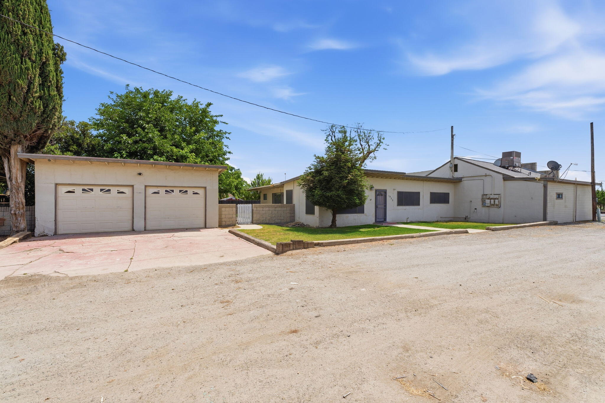 2860 Waukena Dr, Tulare, CA 93274