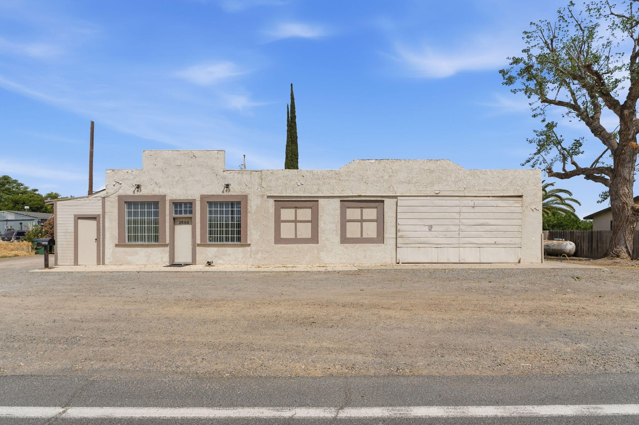 2860 Waukena Dr, Tulare, CA 93274