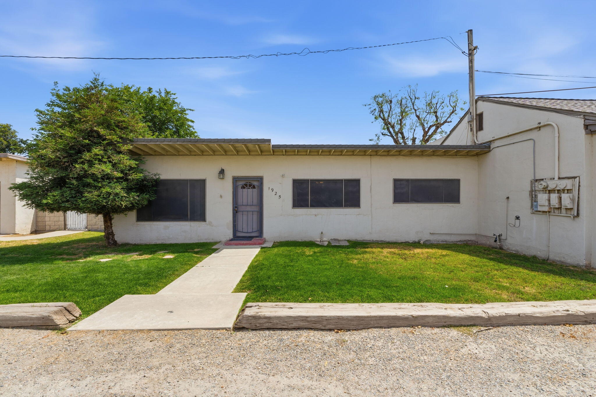 2860 Waukena Dr, Tulare, CA 93274