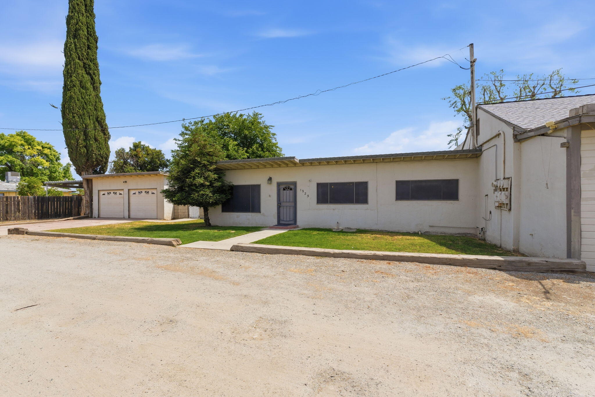 2860 Waukena Dr, Tulare, CA 93274