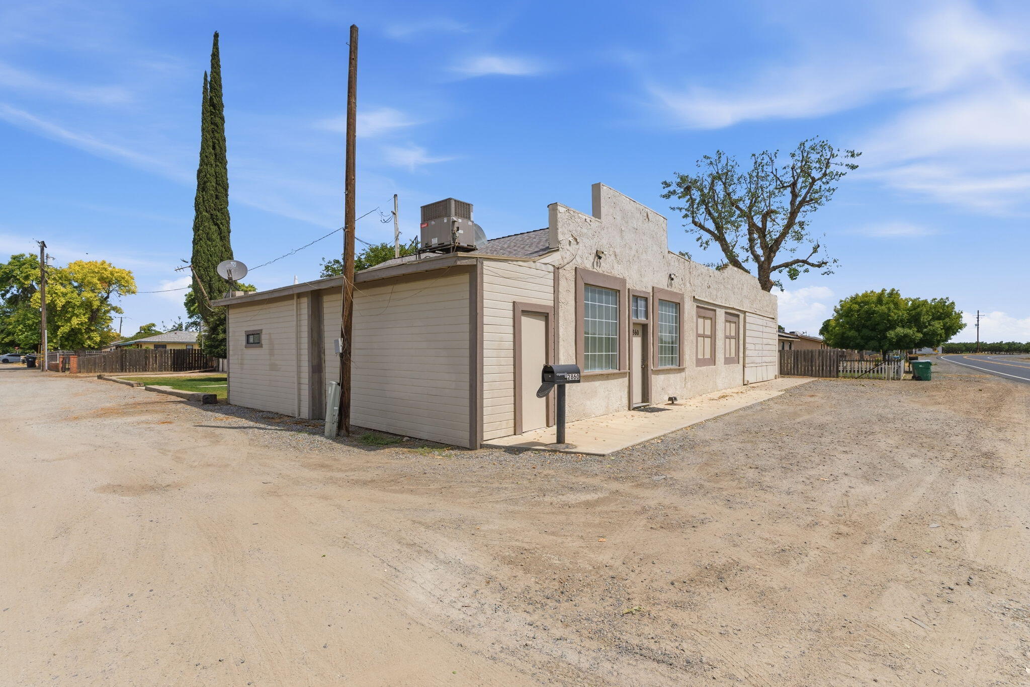 2860 Waukena Dr, Tulare, CA 93274
