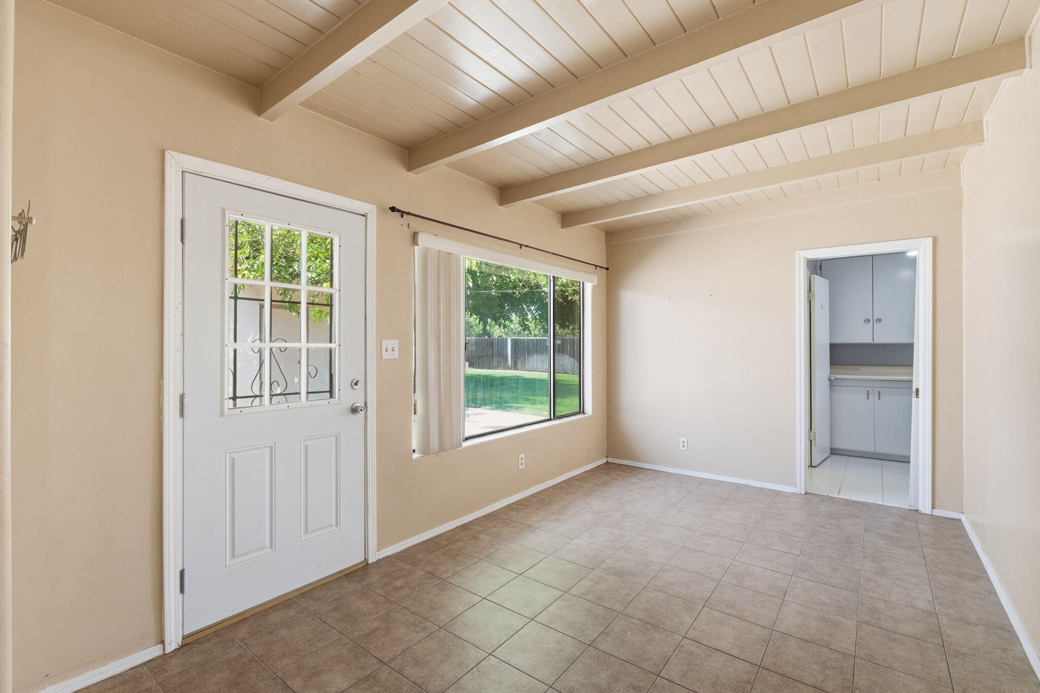 2860 Waukena Dr, Tulare, CA 93274