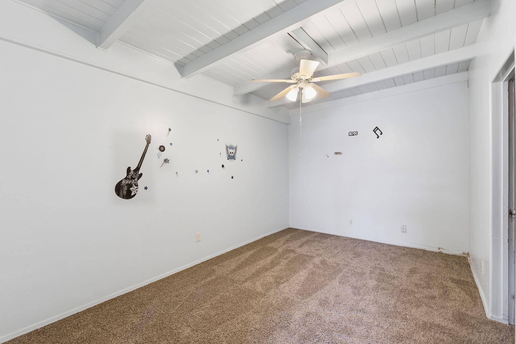 2860 Waukena Dr, Tulare, CA 93274