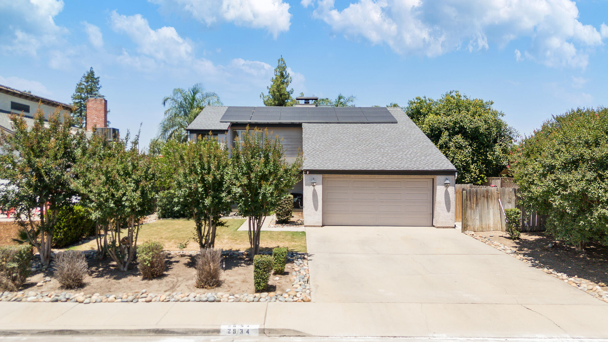 2934 W Cherry Ct, Visalia, CA 93277
