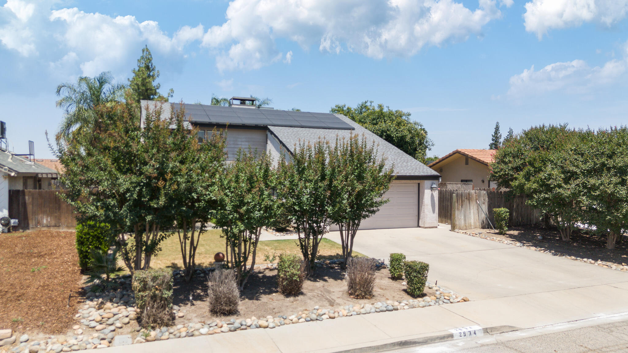 2934 W Cherry Ct, Visalia, CA 93277