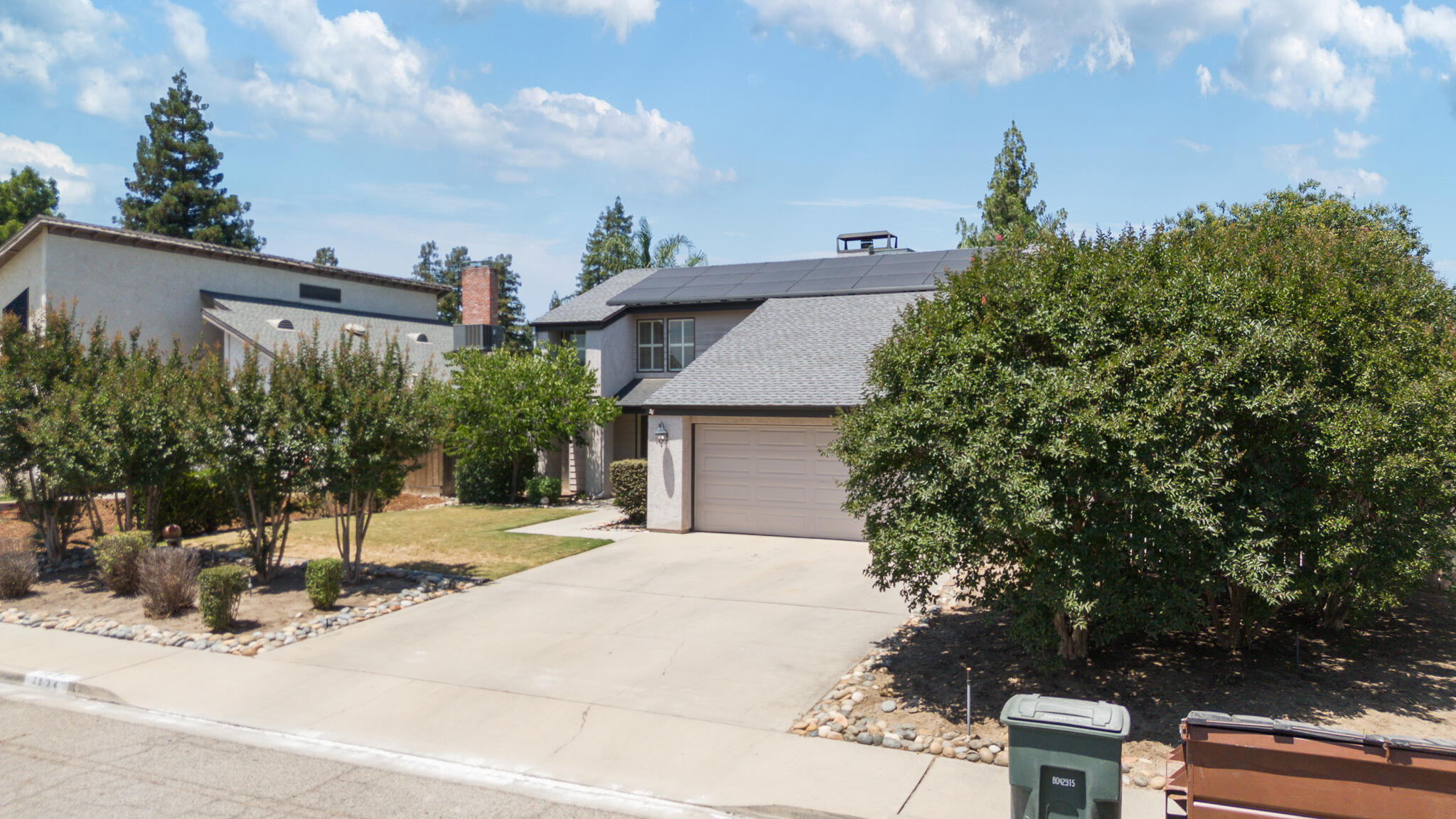 2934 W Cherry Ct, Visalia, CA 93277