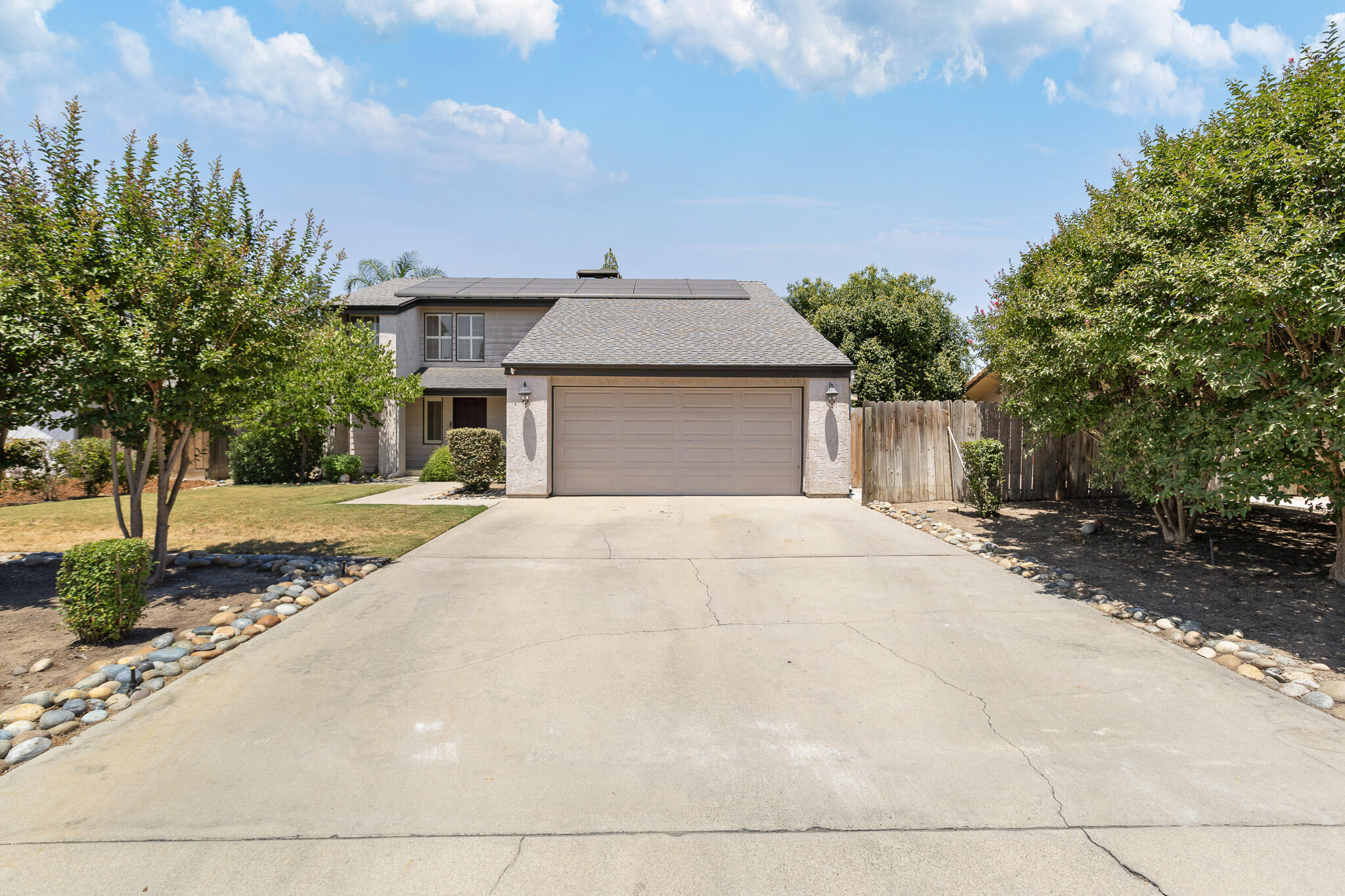 2934 W Cherry Ct, Visalia, CA 93277