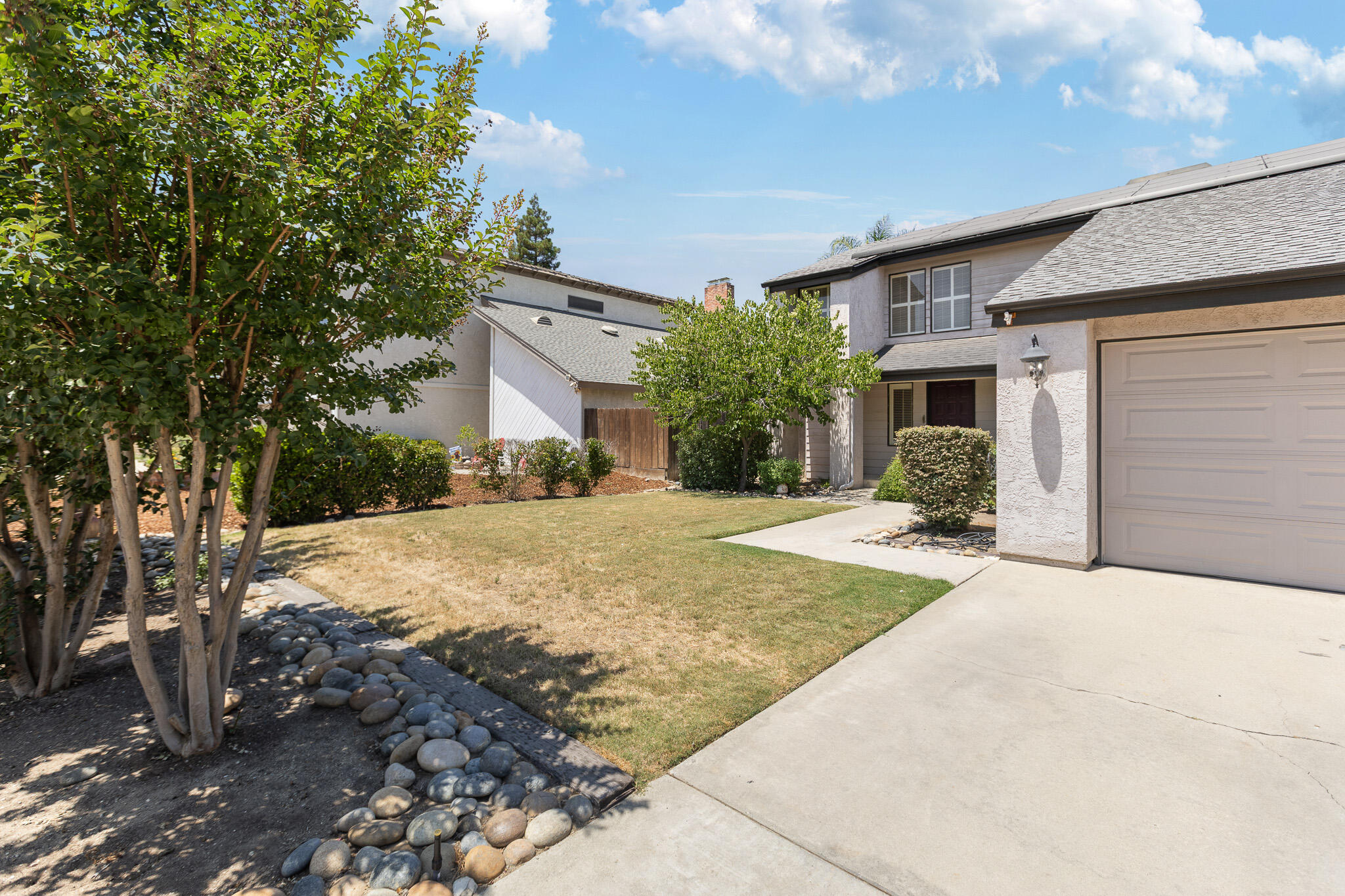 2934 W Cherry Ct, Visalia, CA 93277
