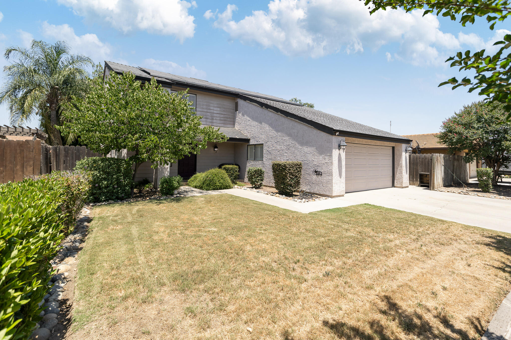 2934 W Cherry Ct, Visalia, CA 93277